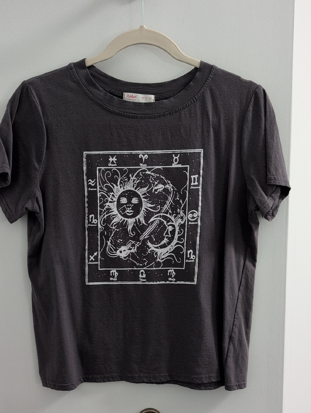 ROMWE Black Zodiac Sun Graphic Short Sleeve Tee